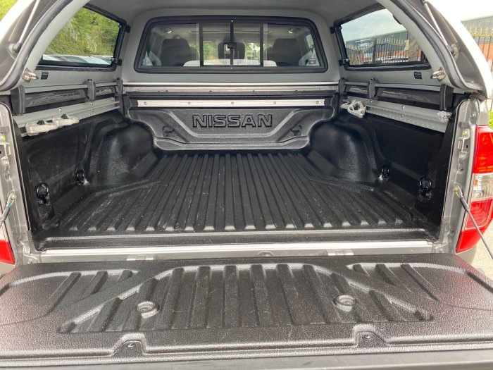 Nissan Navara Double Cab Pick Up N-Guard 2.3dCi 190 TT 4WD Auto Pick Up Diesel Grey