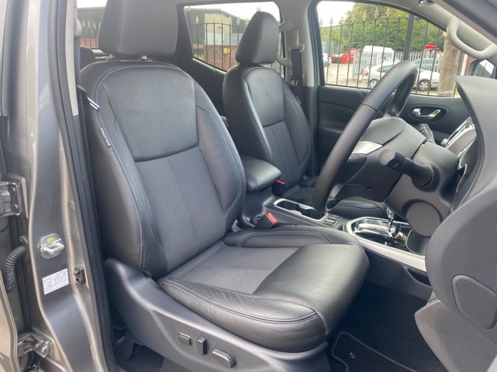 Nissan Navara Double Cab Pick Up N-Guard 2.3dCi 190 TT 4WD Auto Pick Up Diesel Grey