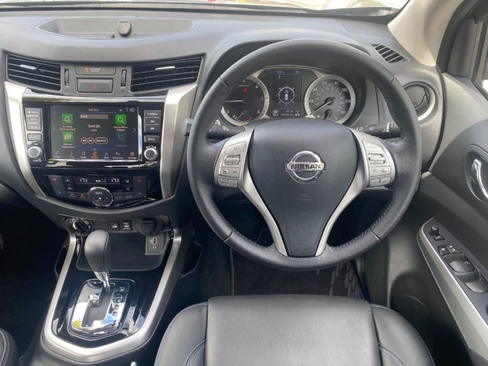 Nissan Navara Double Cab Pick Up N-Guard 2.3dCi 190 TT 4WD Auto Pick Up Diesel Grey