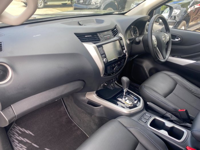Nissan Navara Double Cab Pick Up N-Guard 2.3dCi 190 TT 4WD Auto Pick Up Diesel Grey