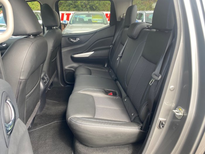 Nissan Navara Double Cab Pick Up N-Guard 2.3dCi 190 TT 4WD Auto Pick Up Diesel Grey