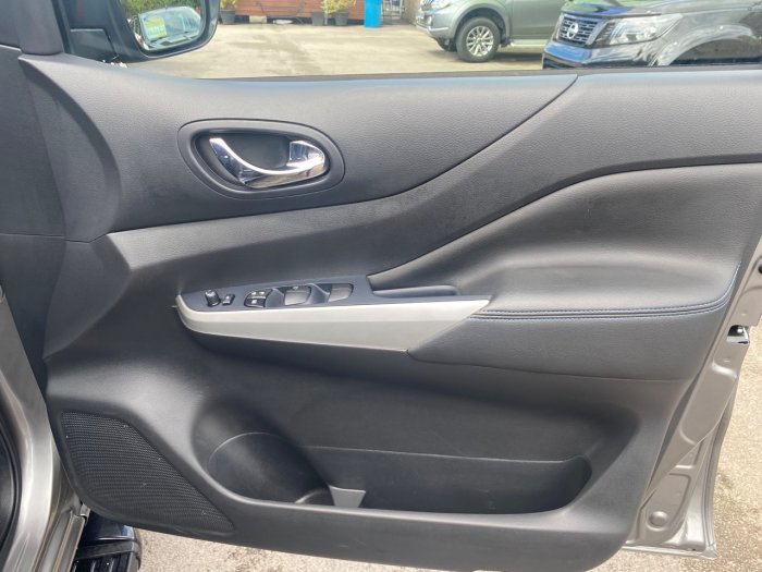 Nissan Navara Double Cab Pick Up N-Guard 2.3dCi 190 TT 4WD Auto Pick Up Diesel Grey