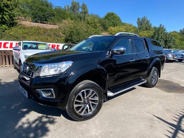 Nissan Navara Double Cab Pick Up Tekna 2.3dCi 190 4WD Pick Up Diesel Black