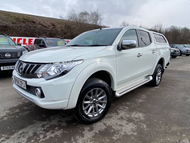 Mitsubishi L200 2.4 Double Cab DI-D 178 Barbarian 4WD Pick Up Diesel White