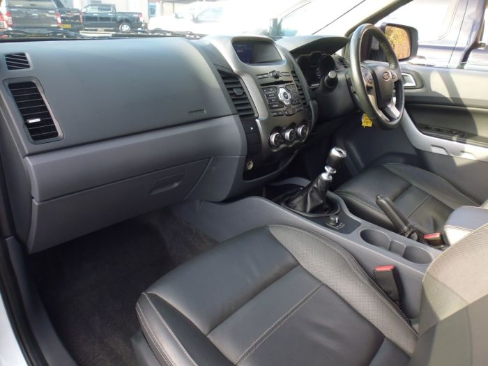 Ford Ranger Pick Up Double Cab Limited 3.2 TDCi 4WD Four Wheel Drive Diesel White