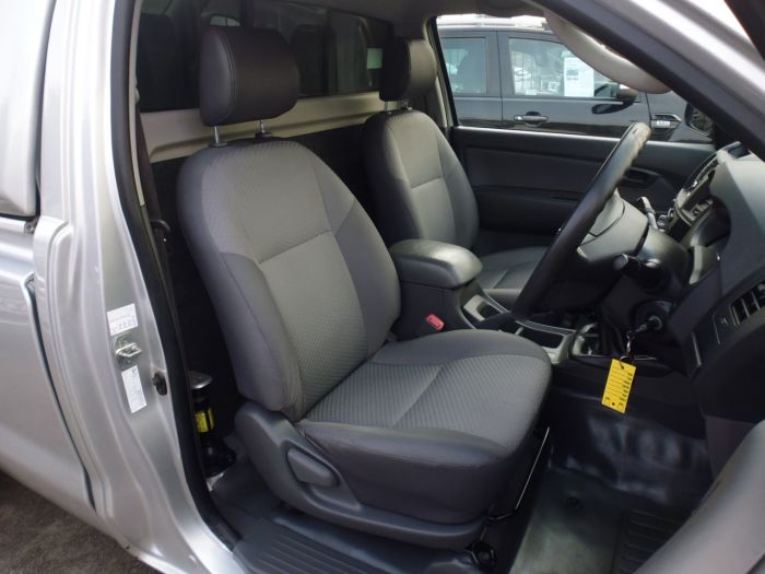 Toyota Hilux HL2 Pick Up 2.5 D-4D 4WD 144 Four Wheel Drive Diesel Silver