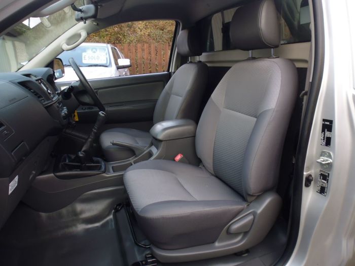 Toyota Hilux HL2 Pick Up 2.5 D-4D 4WD 144 Four Wheel Drive Diesel Silver