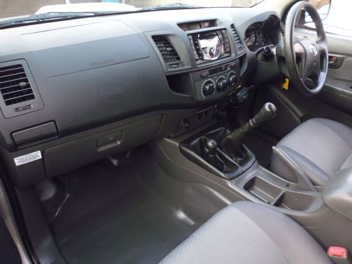 Toyota Hilux HL2 Pick Up 2.5 D-4D 4WD 144 Four Wheel Drive Diesel Silver