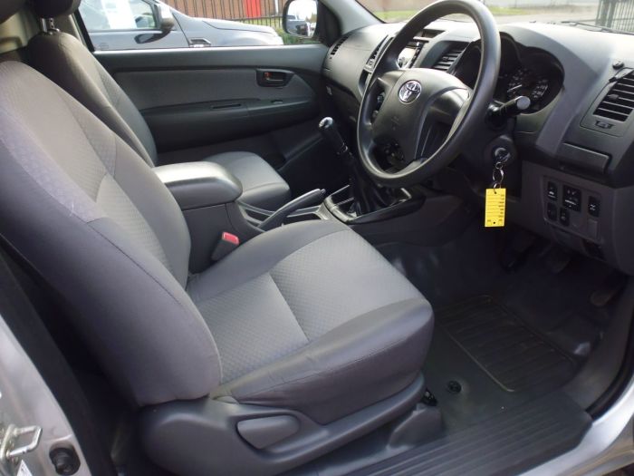 Toyota Hilux HL2 Pick Up 2.5 D-4D 4WD 144 Four Wheel Drive Diesel Silver