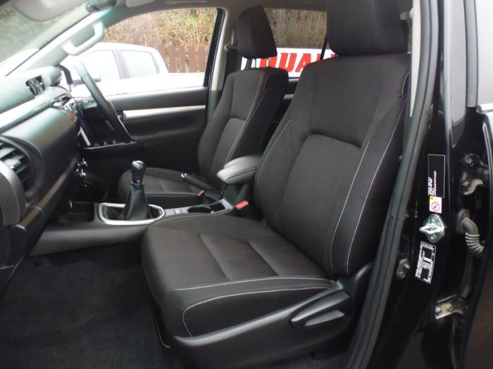 Toyota Hilux Invincible D/Cab Pick Up 2.4 D-4D Four Wheel Drive Diesel Black