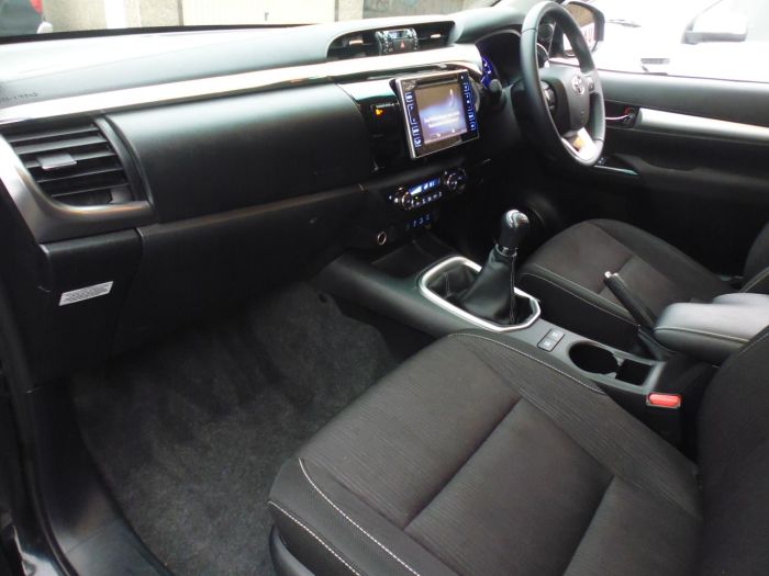 Toyota Hilux Invincible D/Cab Pick Up 2.4 D-4D Four Wheel Drive Diesel Black
