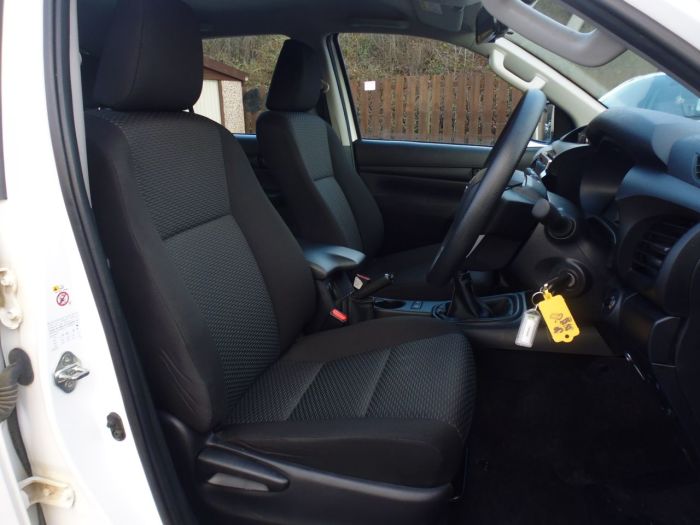 Toyota Hilux Active D/Cab Pick Up 2.4 D-4D Four Wheel Drive Diesel White