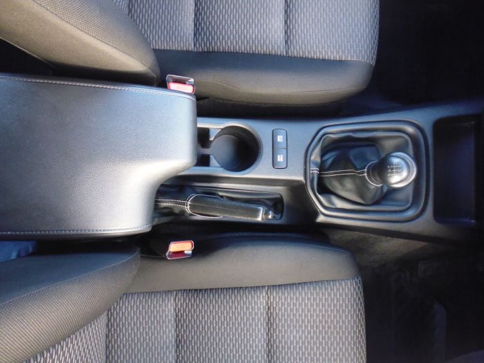 Toyota Hilux Active D/Cab Pick Up 2.4 D-4D Four Wheel Drive Diesel White