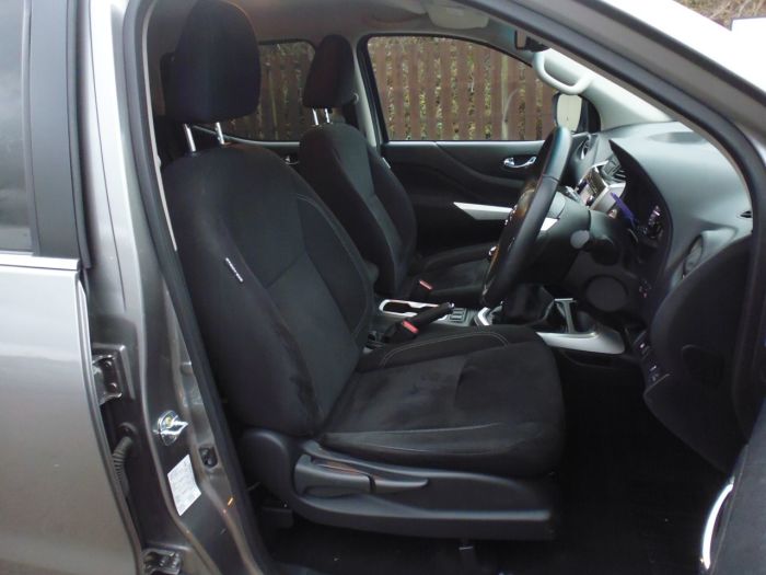 Nissan Navara Double Cab Pick Up N-Connecta 2.3dCi 190 4WD Four Wheel Drive Diesel Grey