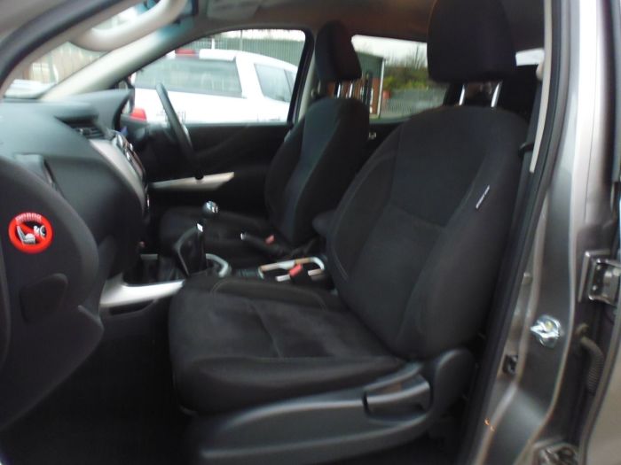 Nissan Navara Double Cab Pick Up N-Connecta 2.3dCi 190 4WD Four Wheel Drive Diesel Grey