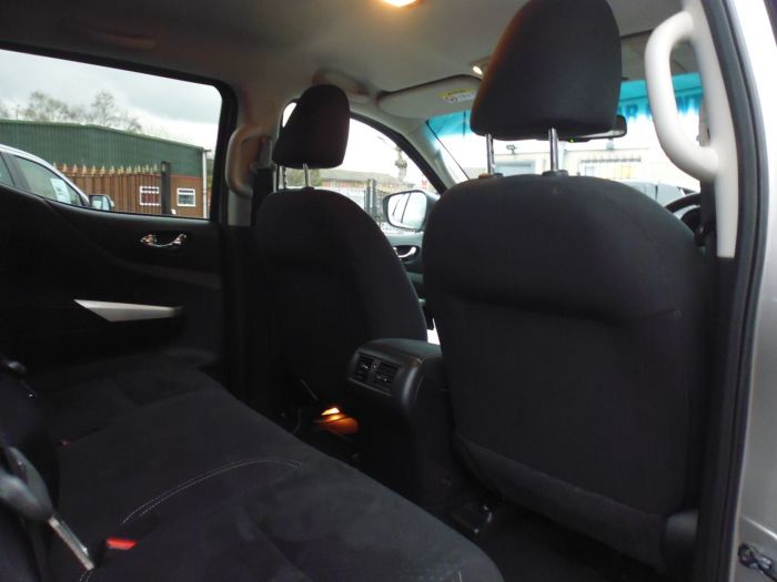 Nissan Navara Double Cab Pick Up N-Connecta 2.3dCi 190 4WD Four Wheel Drive Diesel Grey