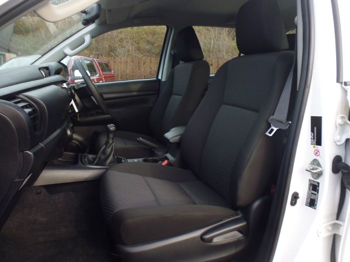 Toyota Hilux Active D/Cab Pick Up 2.4 D-4D Four Wheel Drive Diesel White