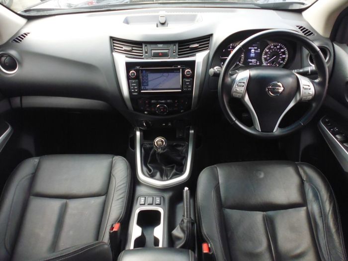 Nissan Navara Double Cab Pick Up Tekna 2.3dCi 190 4WD Four Wheel Drive Diesel Black