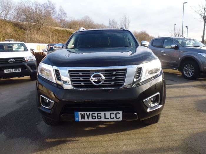 Nissan Navara Double Cab Pick Up Tekna 2.3dCi 190 4WD Four Wheel Drive Diesel Black