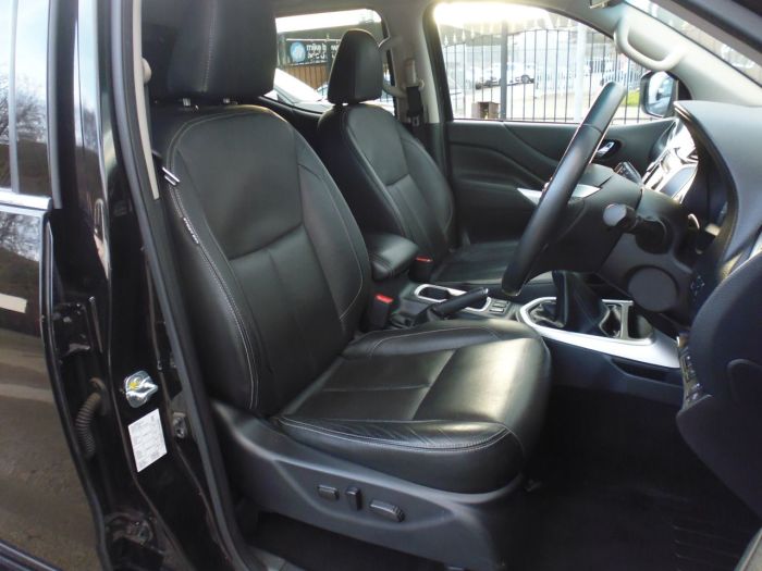 Nissan Navara Double Cab Pick Up Tekna 2.3dCi 190 4WD Four Wheel Drive Diesel Black