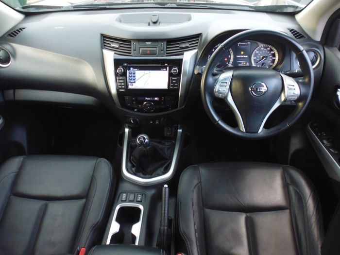 Nissan Navara Double Cab Pick Up Tekna 2.3dCi 190 4WD Four Wheel Drive Diesel Black