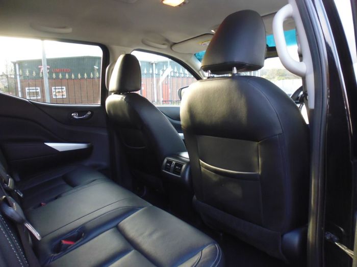 Nissan Navara Double Cab Pick Up Tekna 2.3dCi 190 4WD Four Wheel Drive Diesel Black