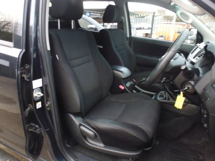 Toyota Hilux Invincible D/Cab Pick Up 3.0 D-4D 4WD 171 Four Wheel Drive Diesel Grey