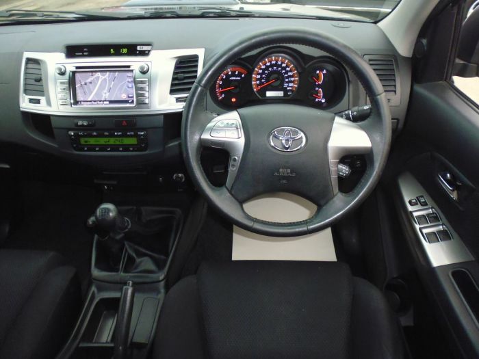 Toyota Hilux Invincible D/Cab Pick Up 3.0 D-4D 4WD 171 Four Wheel Drive Diesel Grey