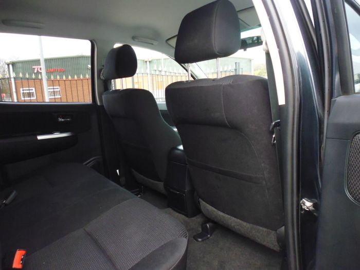Toyota Hilux Invincible D/Cab Pick Up 3.0 D-4D 4WD 171 Four Wheel Drive Diesel Grey
