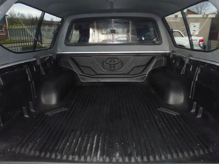 Toyota Hilux Invincible D/Cab Pick Up 3.0 D-4D 4WD 171 Four Wheel Drive Diesel Grey