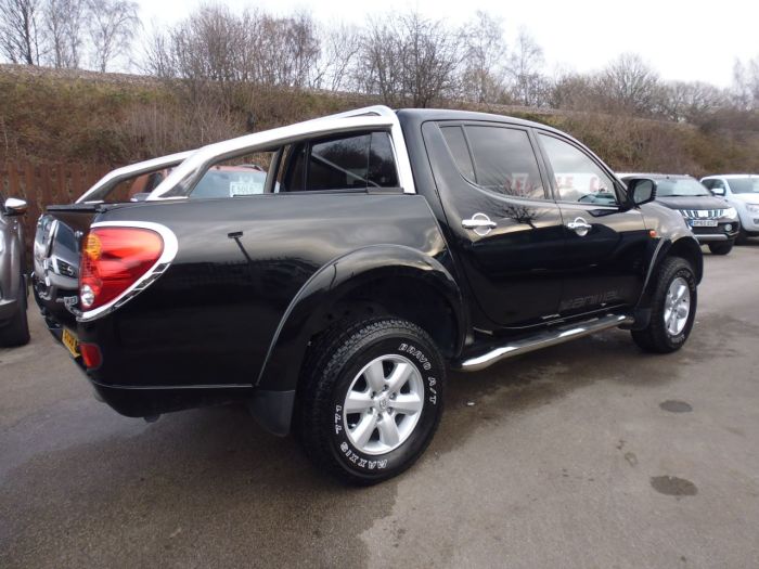 Mitsubishi L200 2.5 Double Cab DI-D Animal 4WD Auto 158Bhp Four Wheel Drive Diesel Black