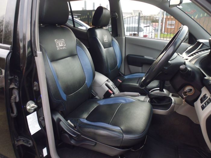 Mitsubishi L200 2.5 Double Cab DI-D Animal 4WD Auto 158Bhp Four Wheel Drive Diesel Black