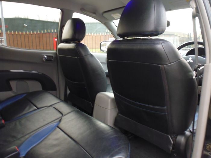 Mitsubishi L200 2.5 Double Cab DI-D Animal 4WD Auto 158Bhp Four Wheel Drive Diesel Black