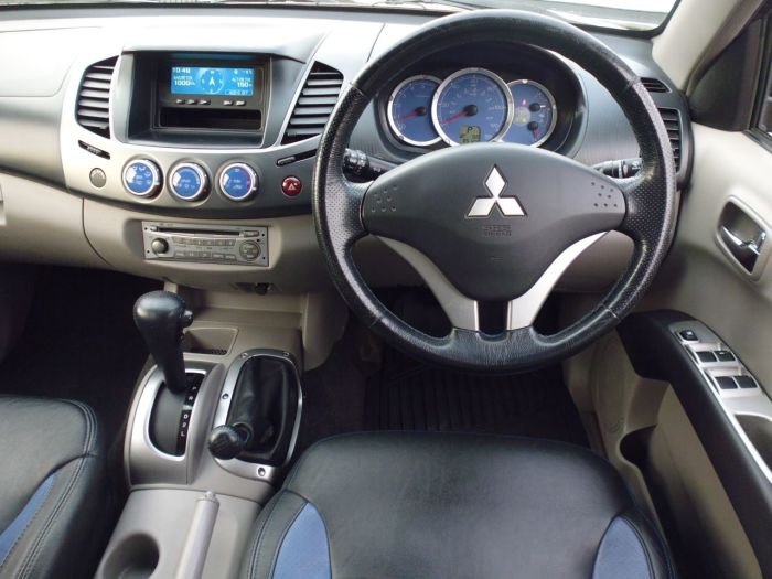 Mitsubishi L200 2.5 Double Cab DI-D Animal 4WD Auto 158Bhp Four Wheel Drive Diesel Black
