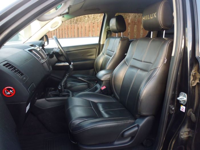 Toyota Hilux Invincible D/Cab Pick Up 3.0 D-4D 4WD 171 Four Wheel Drive Diesel Black