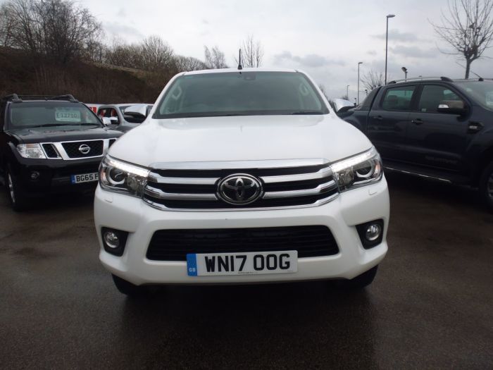 Toyota Hilux Invincible D/Cab Pick Up 2.4 D-4D Auto Four Wheel Drive Diesel White
