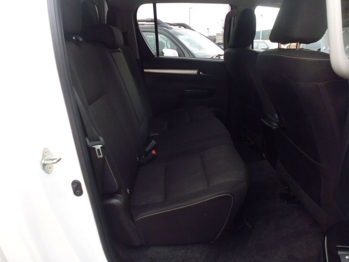 Toyota Hilux Invincible D/Cab Pick Up 2.4 D-4D Auto Four Wheel Drive Diesel White
