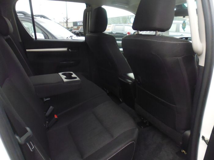 Toyota Hilux Invincible D/Cab Pick Up 2.4 D-4D Auto Four Wheel Drive Diesel White