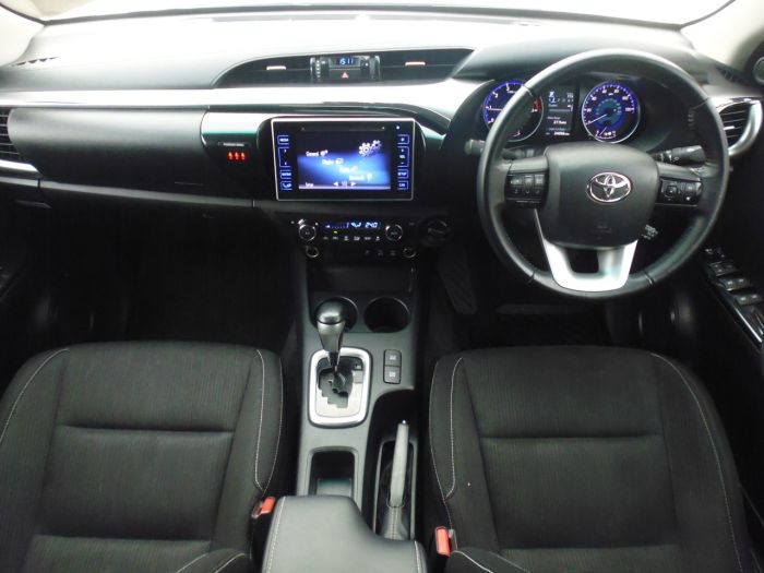 Toyota Hilux Invincible D/Cab Pick Up 2.4 D-4D Auto Four Wheel Drive Diesel White