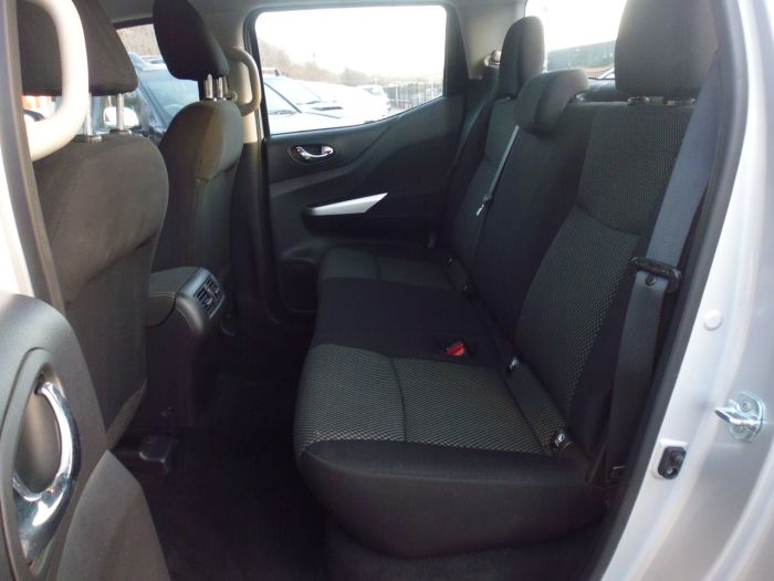 Nissan Navara Double Cab Pick Up Acenta 2.3dCi 160 4WD Four Wheel Drive Diesel Silver