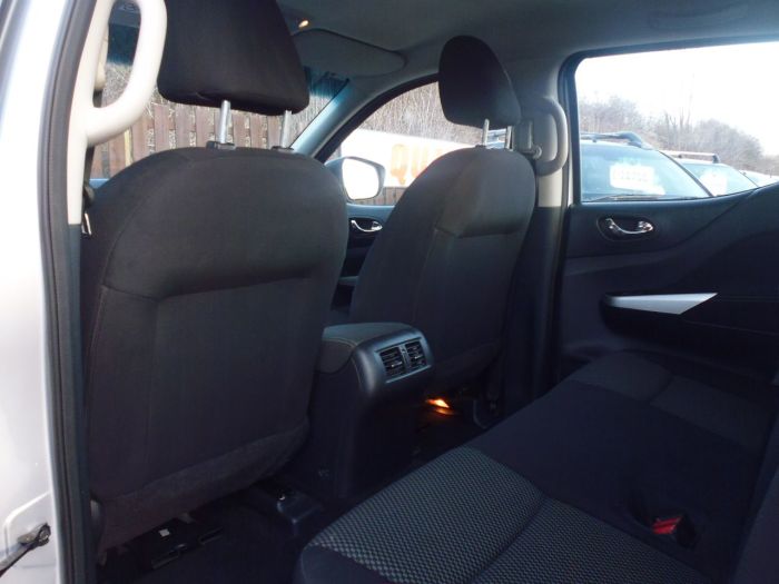 Nissan Navara Double Cab Pick Up Acenta 2.3dCi 160 4WD Four Wheel Drive Diesel Silver