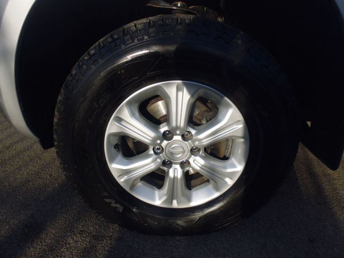 Nissan Navara Double Cab Pick Up Acenta 2.3dCi 160 4WD Four Wheel Drive Diesel Silver