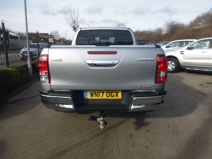 Toyota Hilux Invincible D/Cab Pick Up 2.4 D-4D Auto Four Wheel Drive Diesel Silver