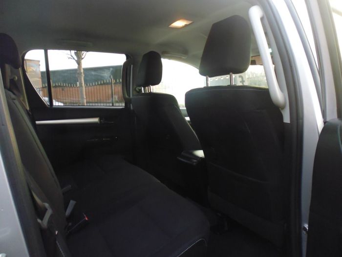 Toyota Hilux Invincible D/Cab Pick Up 2.4 D-4D Auto Four Wheel Drive Diesel Silver