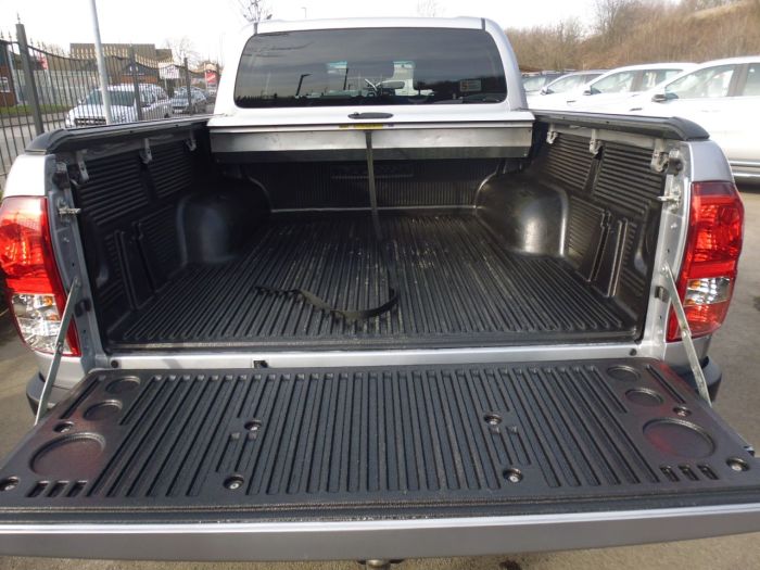 Toyota Hilux Invincible D/Cab Pick Up 2.4 D-4D Auto Four Wheel Drive Diesel Silver