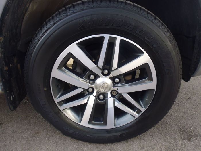 Toyota Hilux Invincible D/Cab Pick Up 2.4 D-4D Auto Four Wheel Drive Diesel Silver