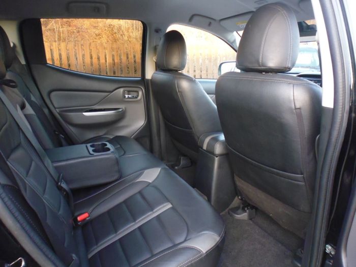 Mitsubishi L200 2.4 Double Cab DI-D 178 Barbarian 4WD Four Wheel Drive Diesel Black
