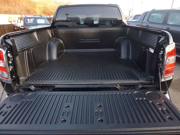 Mitsubishi L200 2.4 Double Cab DI-D 178 Barbarian 4WD Four Wheel Drive Diesel Black