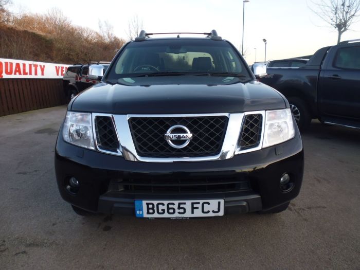 Nissan Navara Double Cab Pick Up Tekna 2.5dCi 190 4WD Four Wheel Drive Diesel Black