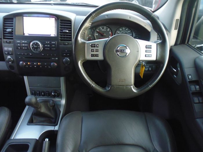 Nissan Navara Double Cab Pick Up Tekna 2.5dCi 190 4WD Four Wheel Drive Diesel Black
